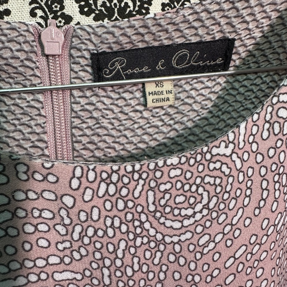 Rose & Olive Top - Picture 3 of 9